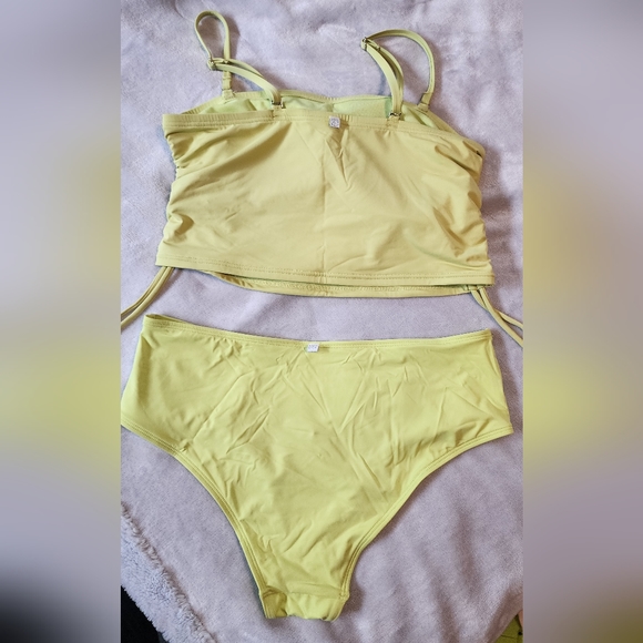 La Vie En Rose Aqua 2 Piece Swimsuit in pale lime green - Picture 7 of 8